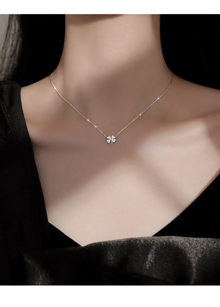 Women's Silver Luxurious Four-Leaf Clover Necklace