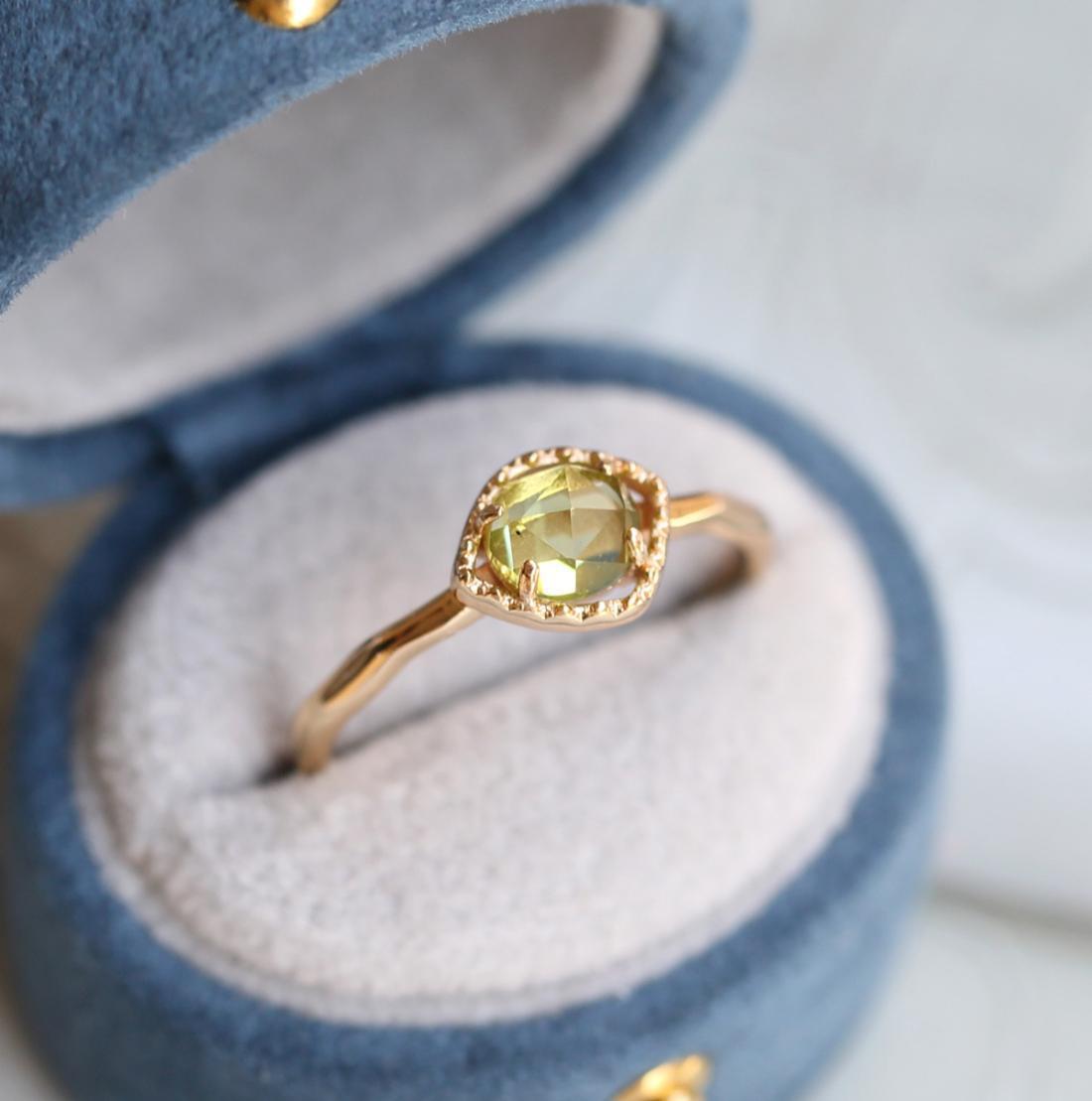 Women's Vintage Japanese Simulation Peridot Ring