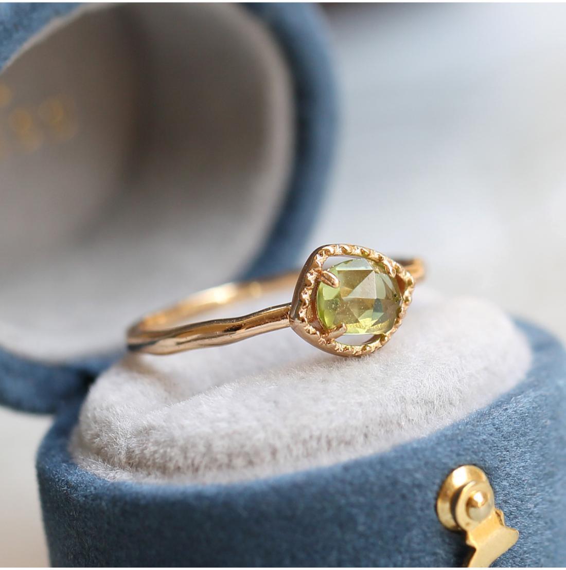 Women's Vintage Japanese Simulation Peridot Ring