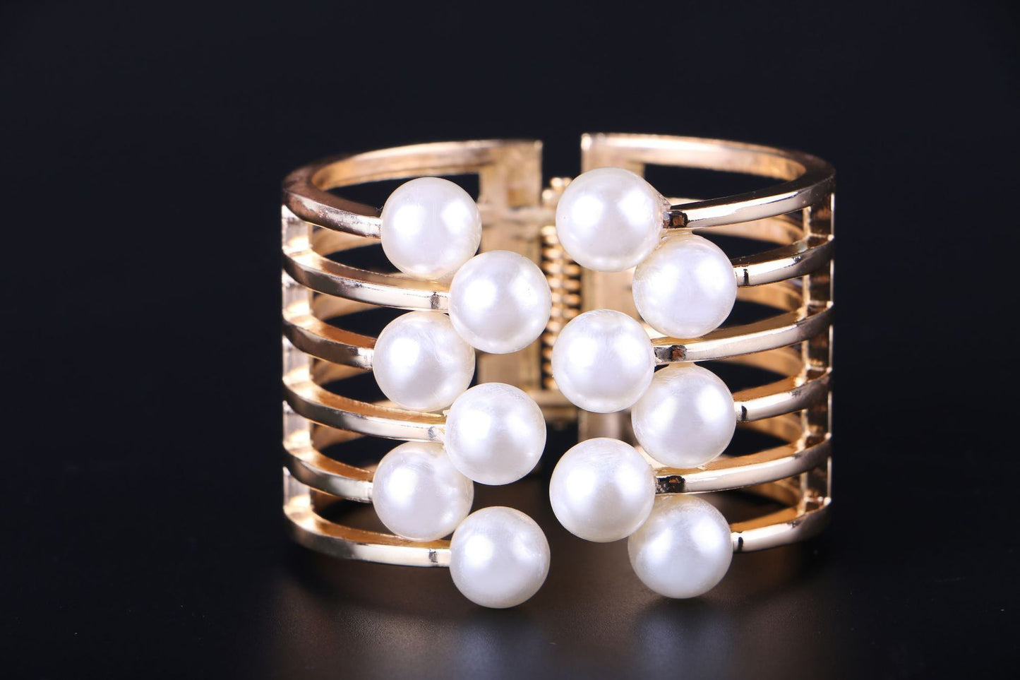 Women's Vintage Asymmetric Pearl Bracelet