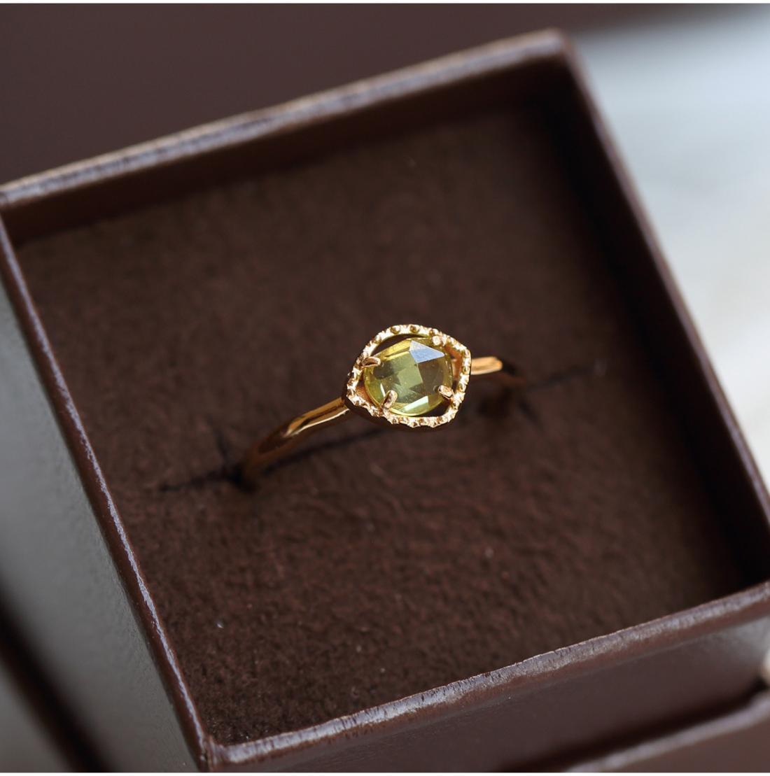 Women's Vintage Japanese Simulation Peridot Ring