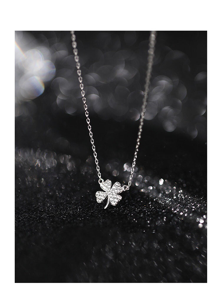 Women's Silver Luxurious Four-Leaf Clover Necklace